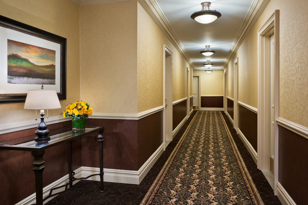 The Lucerne Hotel - Hallway